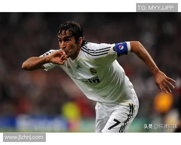 足球周刊2003回顾：激情岁月中的绿茵传奇与球星风采