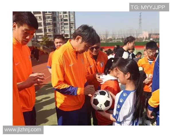 足球竖立的魅力与影响力探讨:从场上表现到文化传承的全方位分析 足球竖立的魅力与影响力探讨:从场上表现到文化传承的全方位分析